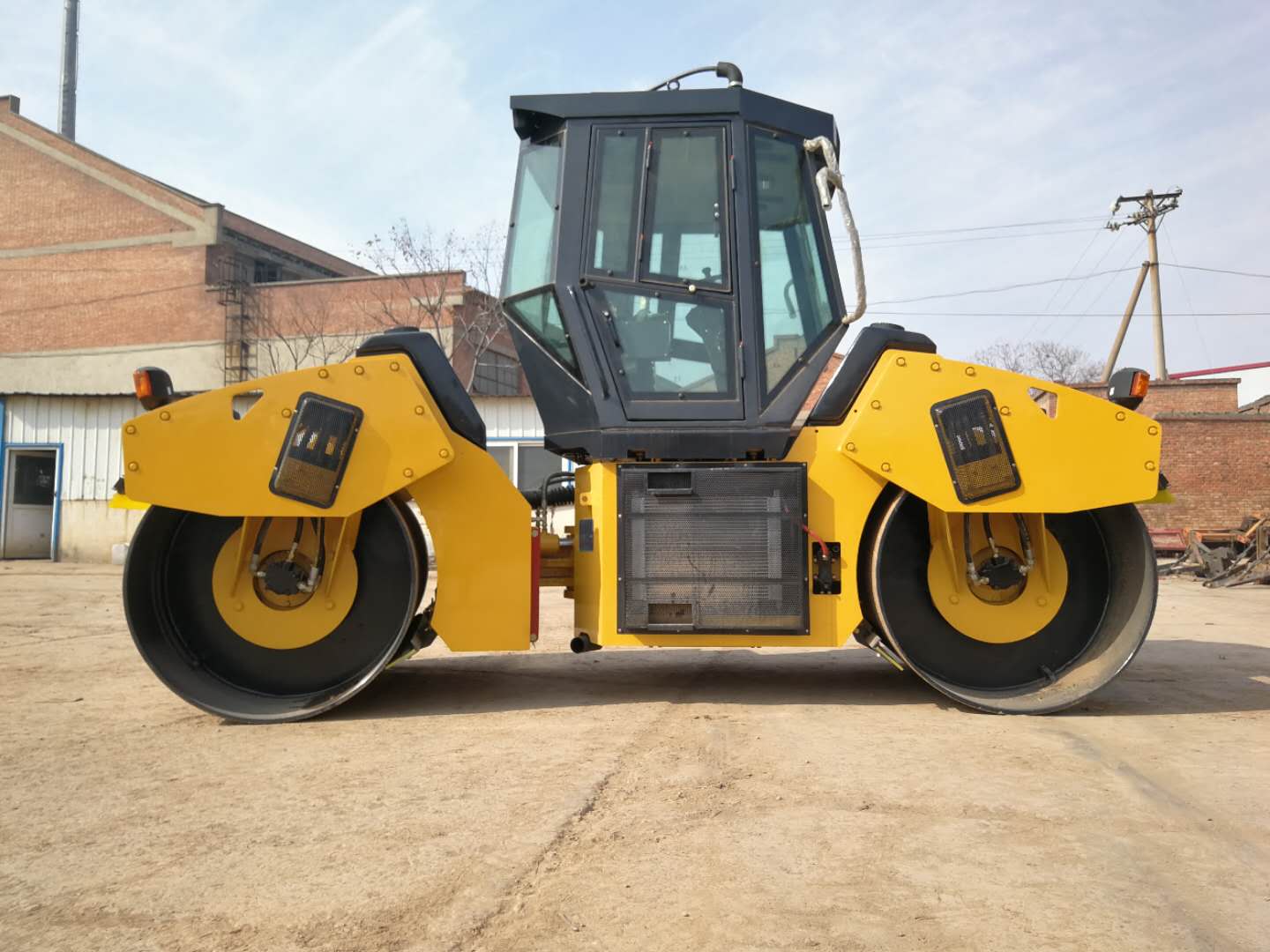12 Ton Double Drum Vibratory Roller | 2100mm Drum Width, 320KN Centrifugal Force, 110KW Weichai Diesel Engine, Full Hydraulic CVT with Air-Conditioned Cabin